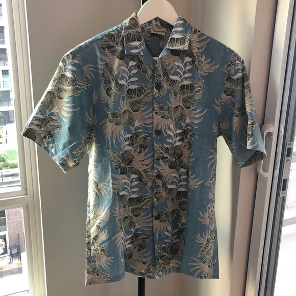 Hawaiian short sleeve button-up - Picture 1 of 7